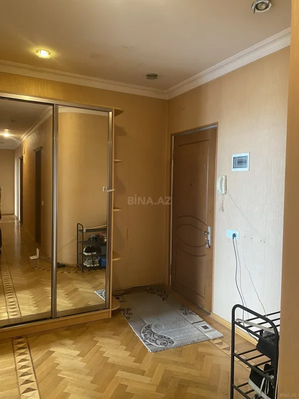Kirayə verilir 3 otaqlı mənzil 124 m²