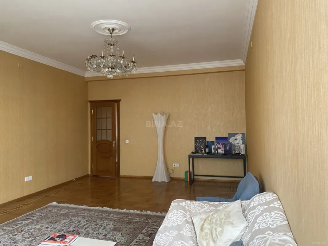 Kirayə verilir 3 otaqlı mənzil 124 m²