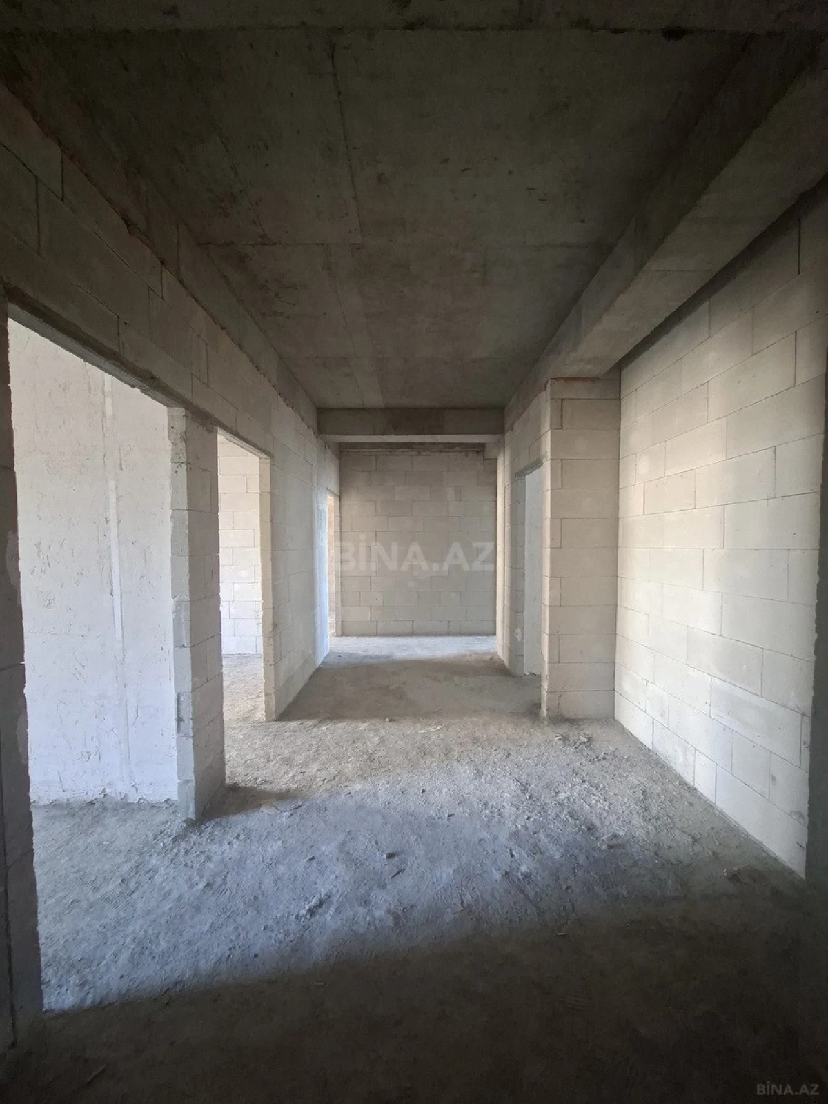 Satılır 3 otaqlı mənzil 151 m²