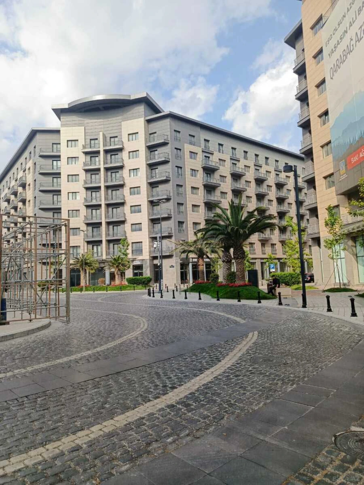 Satılır 3 otaqlı mənzil 151 m²