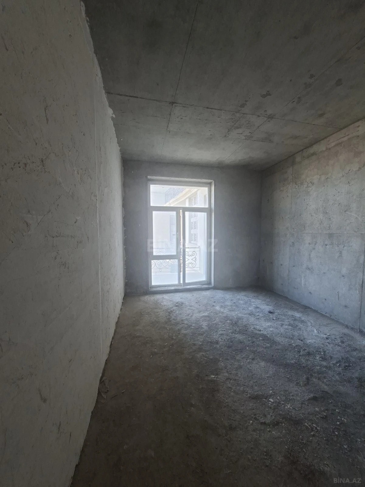 Satılır 3 otaqlı mənzil 151 m²