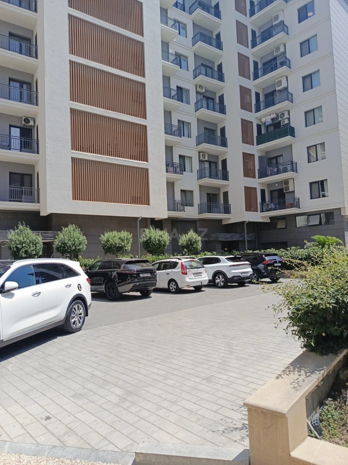 Satılır 3 otaqlı mənzil 151 m²