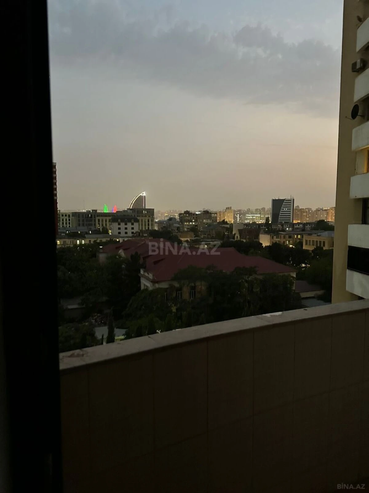 Kirayə verilir 3 otaqlı mənzil 117 m²