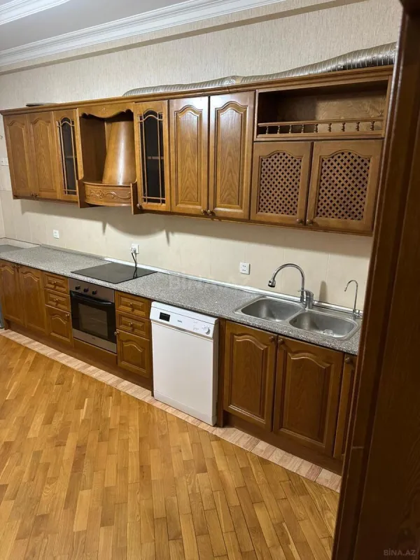 Kirayə verilir 3 otaqlı mənzil 117 m²