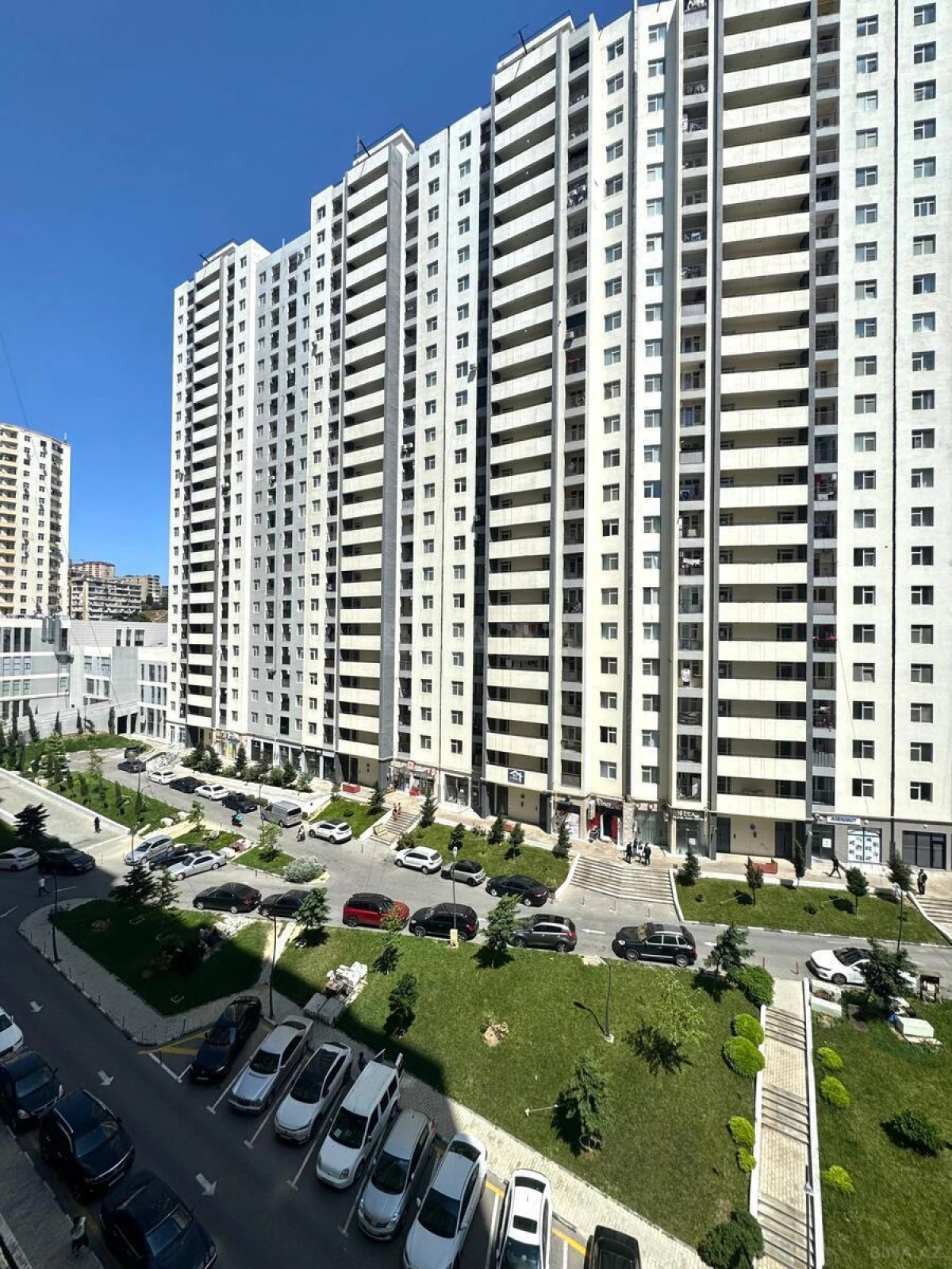 Satılır 2 otaqlı mənzil 76 m²