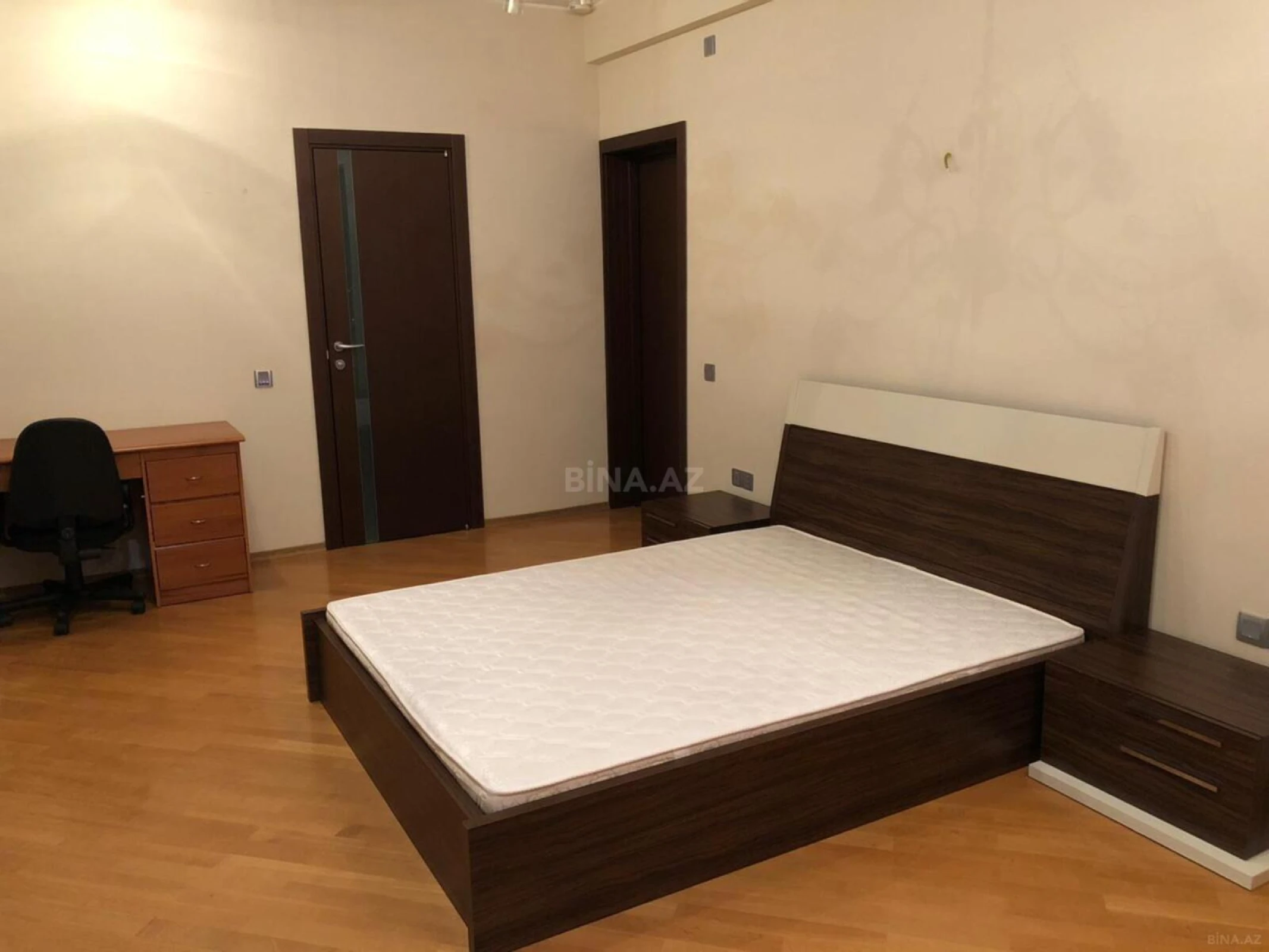 Kirayə verilir 4 otaqlı mənzil 180 m²