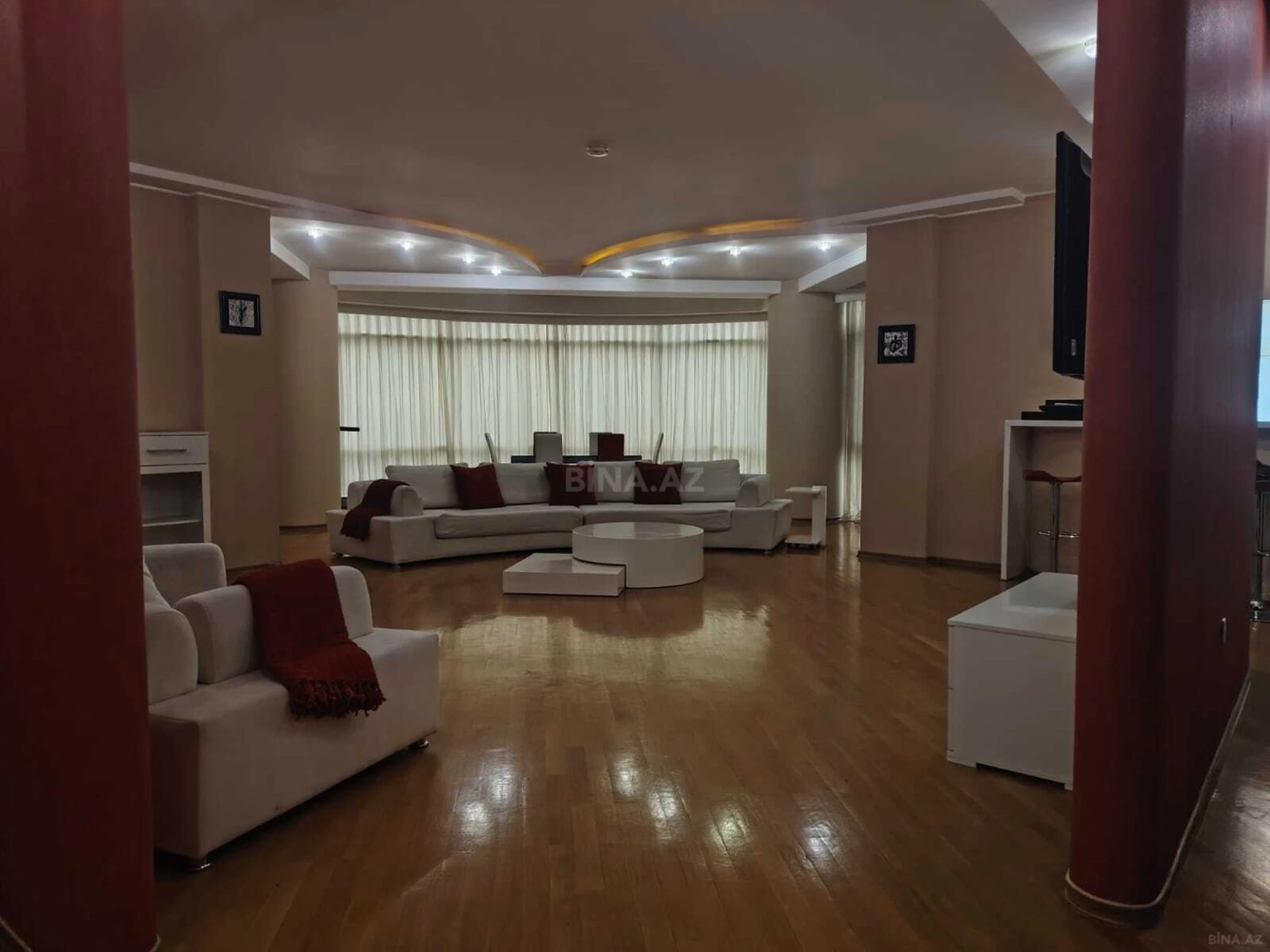 Kirayə verilir 4 otaqlı mənzil 180 m²