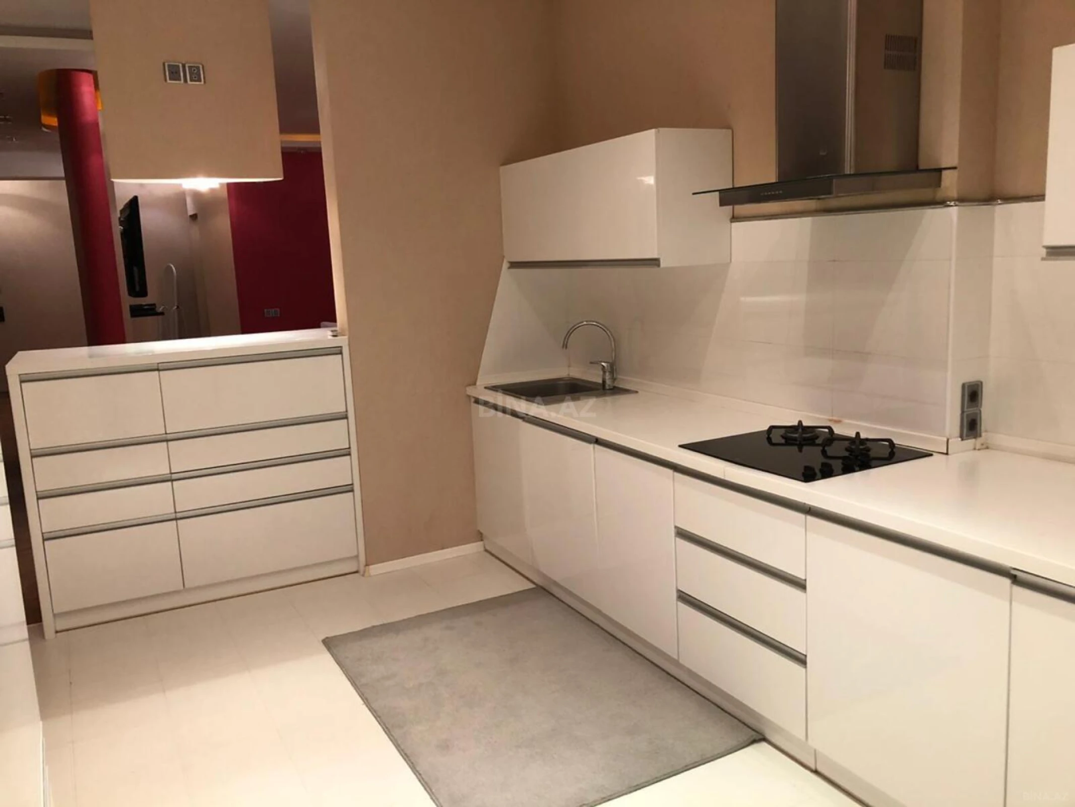 Kirayə verilir 4 otaqlı mənzil 180 m²