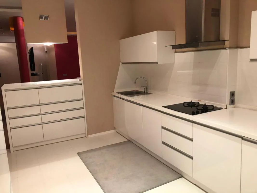 Kirayə verilir 4 otaqlı mənzil 180 m²