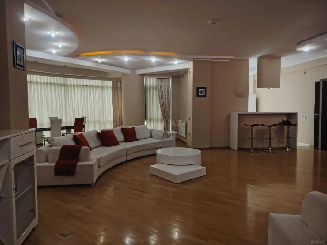 Kirayə verilir 4 otaqlı mənzil 180 m²