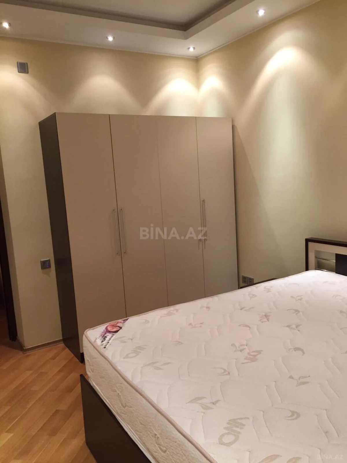 Kirayə verilir 4 otaqlı mənzil 180 m²