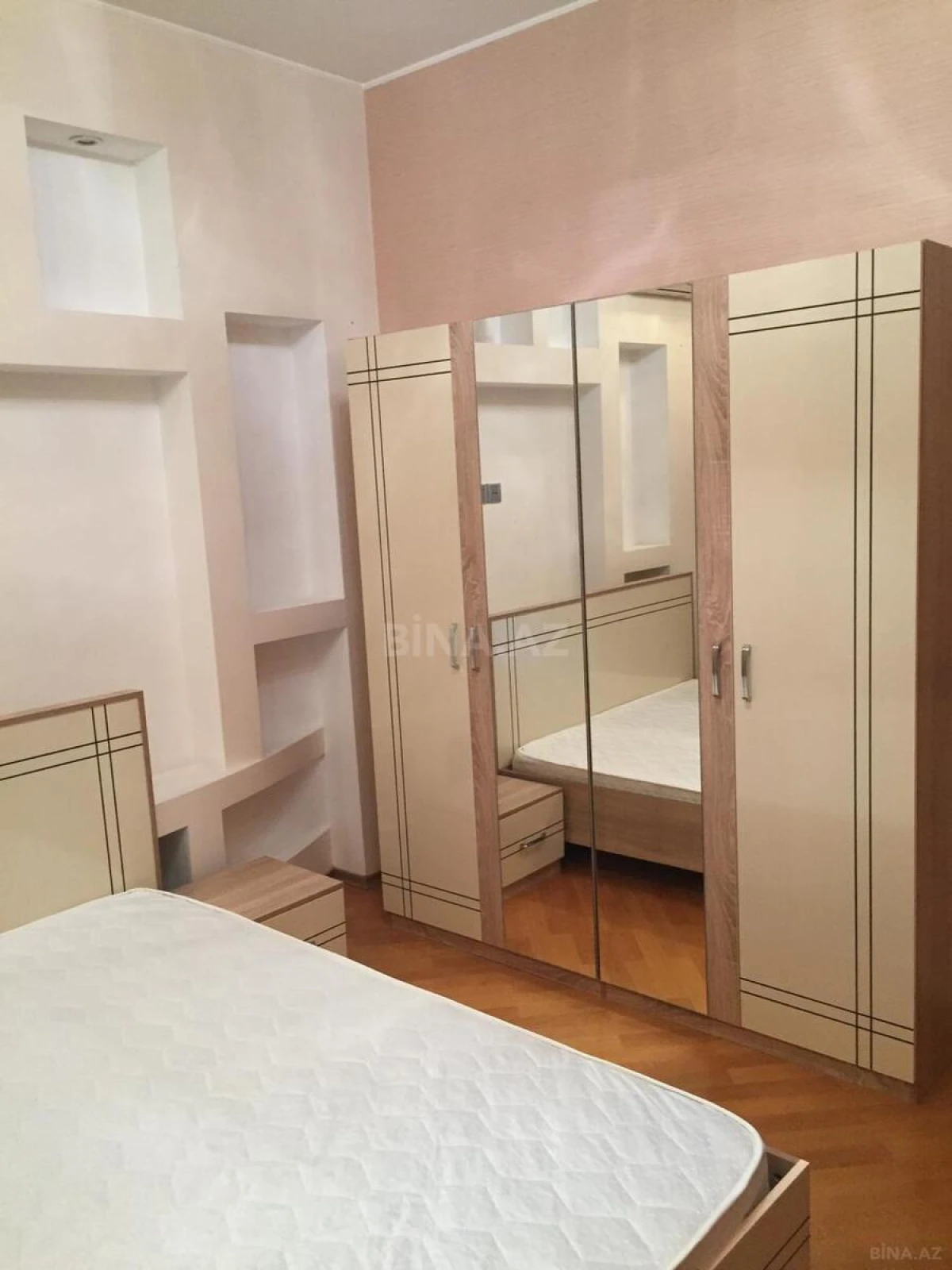 Kirayə verilir 4 otaqlı mənzil 180 m²