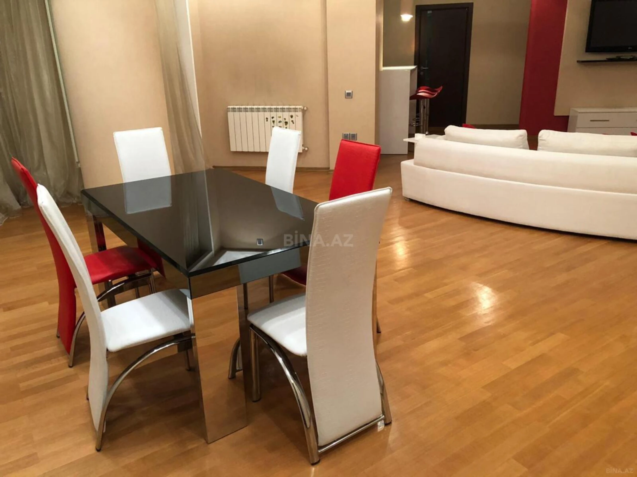 Kirayə verilir 4 otaqlı mənzil 180 m²