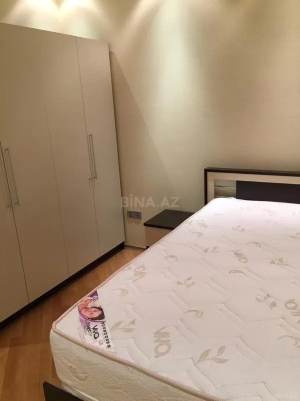 Kirayə verilir 4 otaqlı mənzil 180 m²