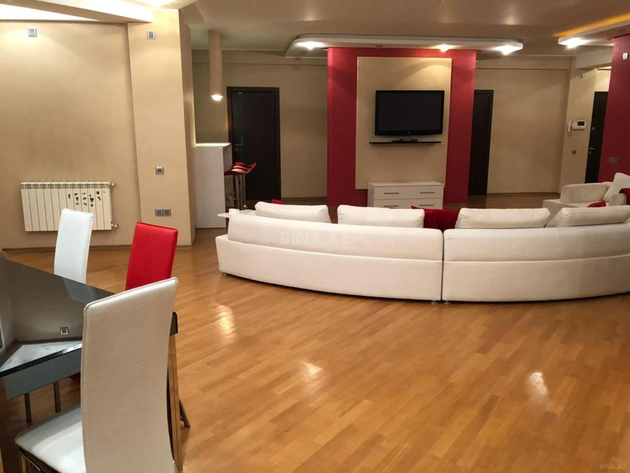 Kirayə verilir 4 otaqlı mənzil 180 m²