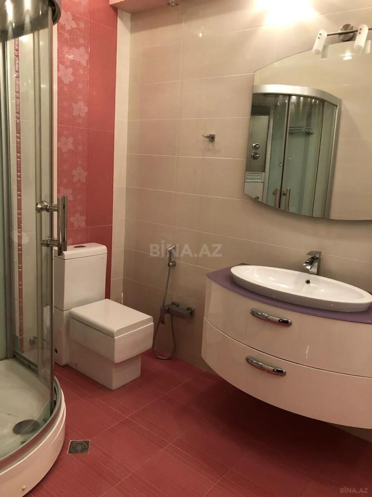 Kirayə verilir 4 otaqlı mənzil 180 m²