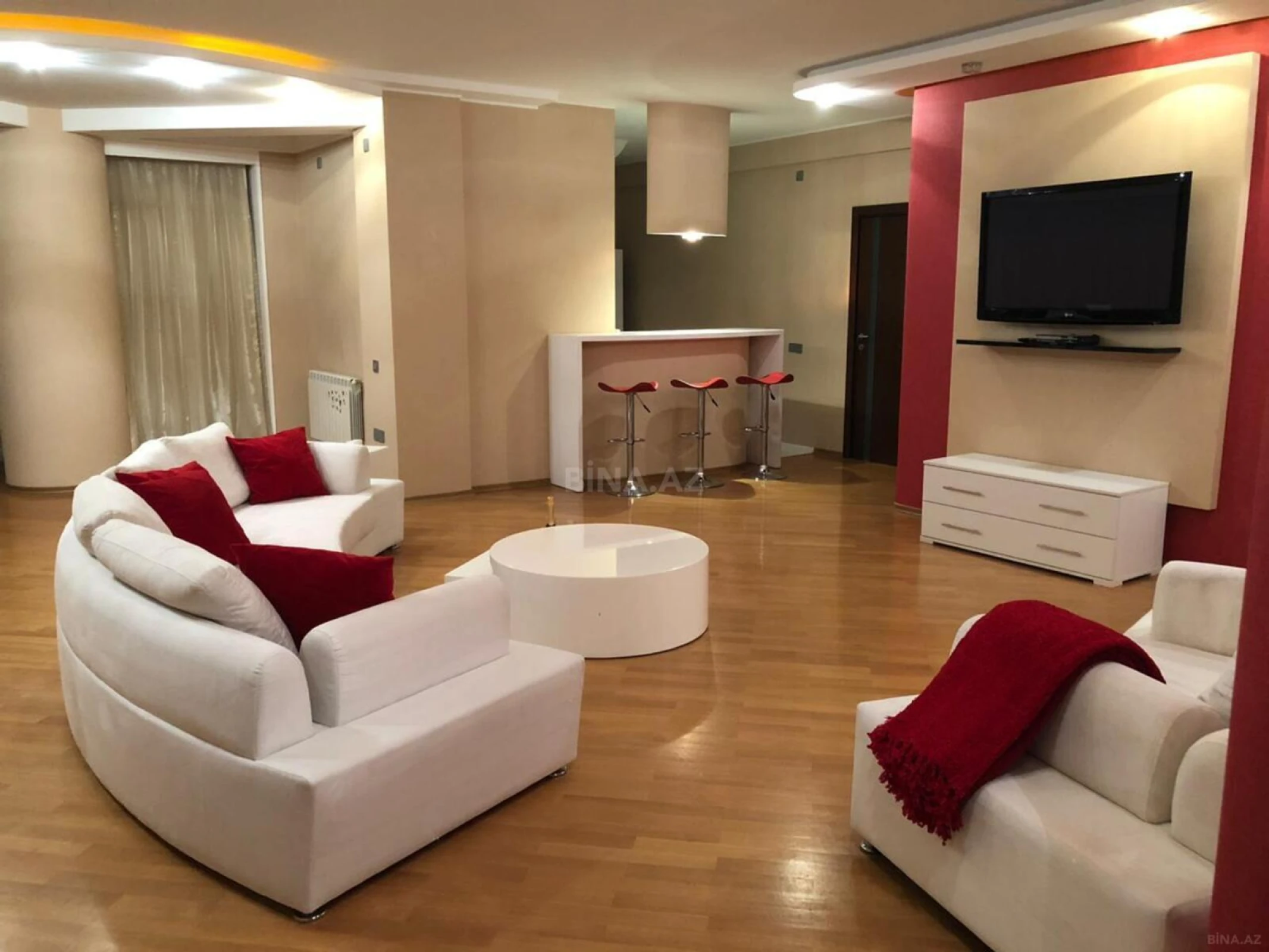 Kirayə verilir 4 otaqlı mənzil 180 m²