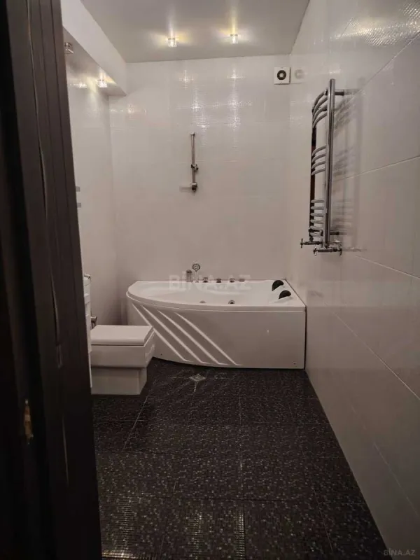 Kirayə verilir 4 otaqlı mənzil 180 m²