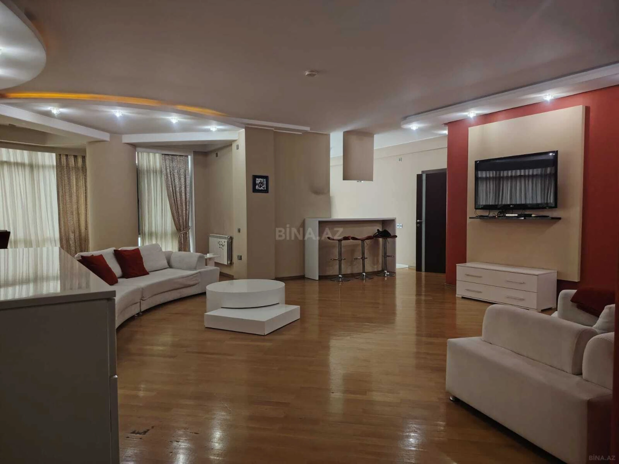 Kirayə verilir 4 otaqlı mənzil 180 m²