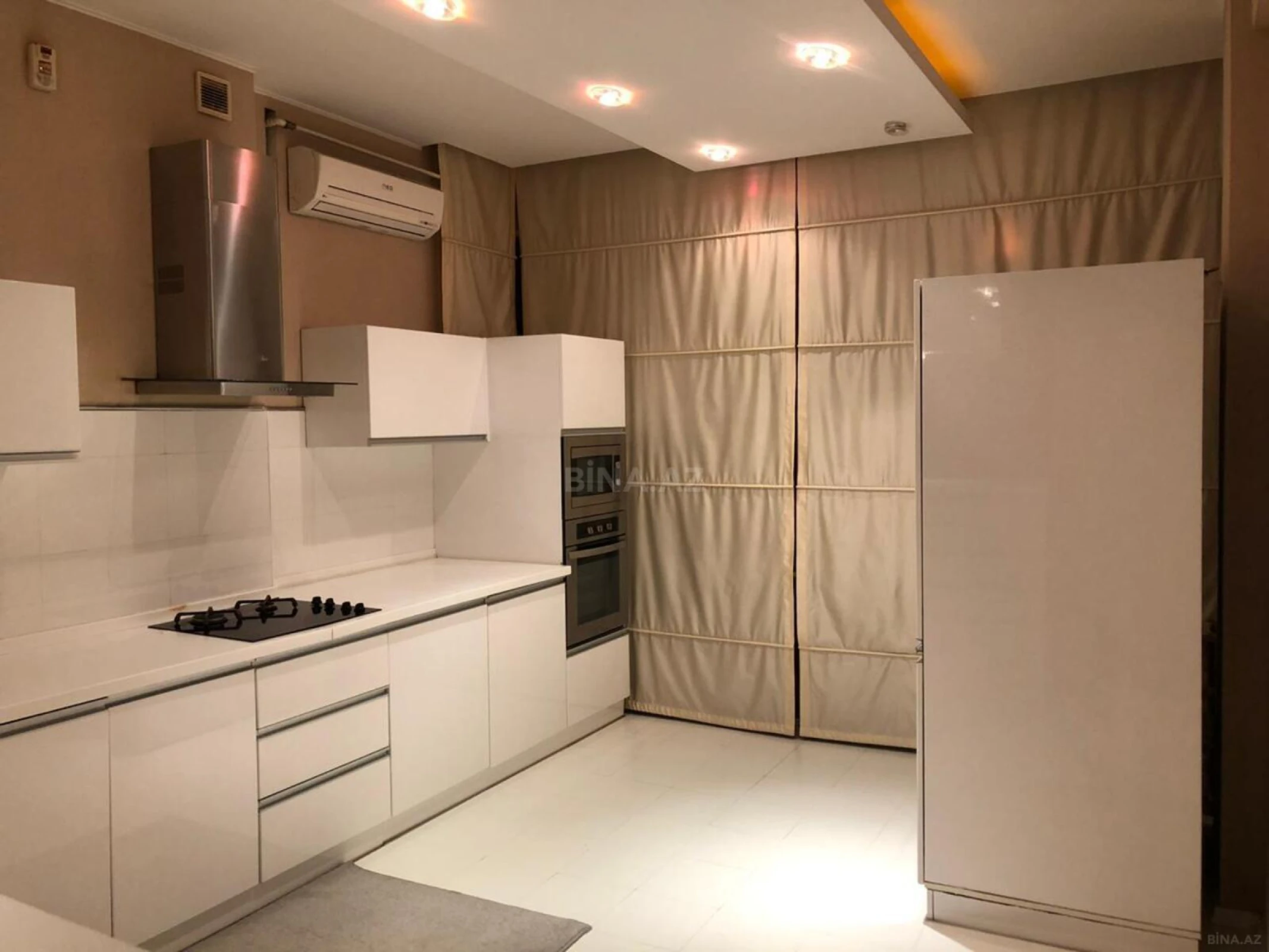 Kirayə verilir 4 otaqlı mənzil 180 m²