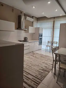 Kirayə verilir 4 otaqlı mənzil 180 m²