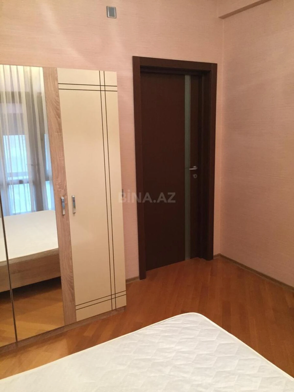 Kirayə verilir 4 otaqlı mənzil 180 m²