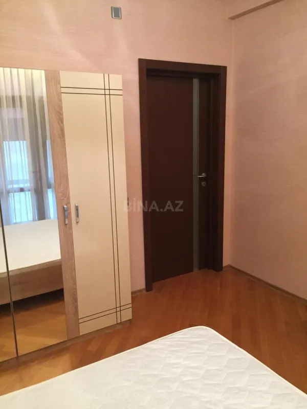 Kirayə verilir 4 otaqlı mənzil 180 m²