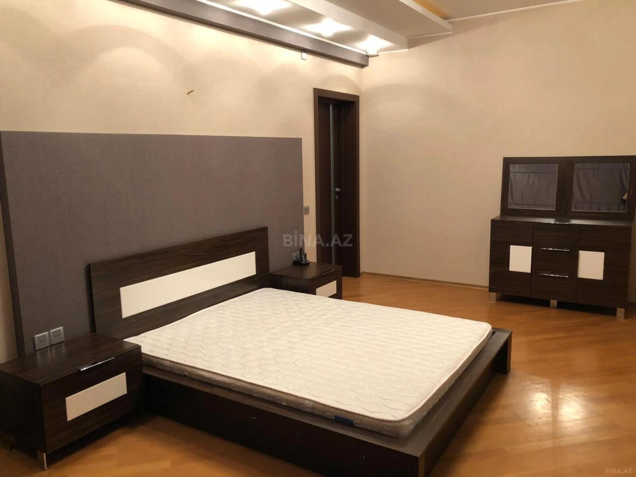 Kirayə verilir 4 otaqlı mənzil 180 m²