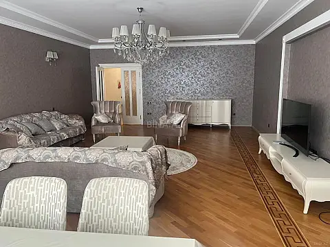 Kirayə verilir 4 otaqlı mənzil 170 m²