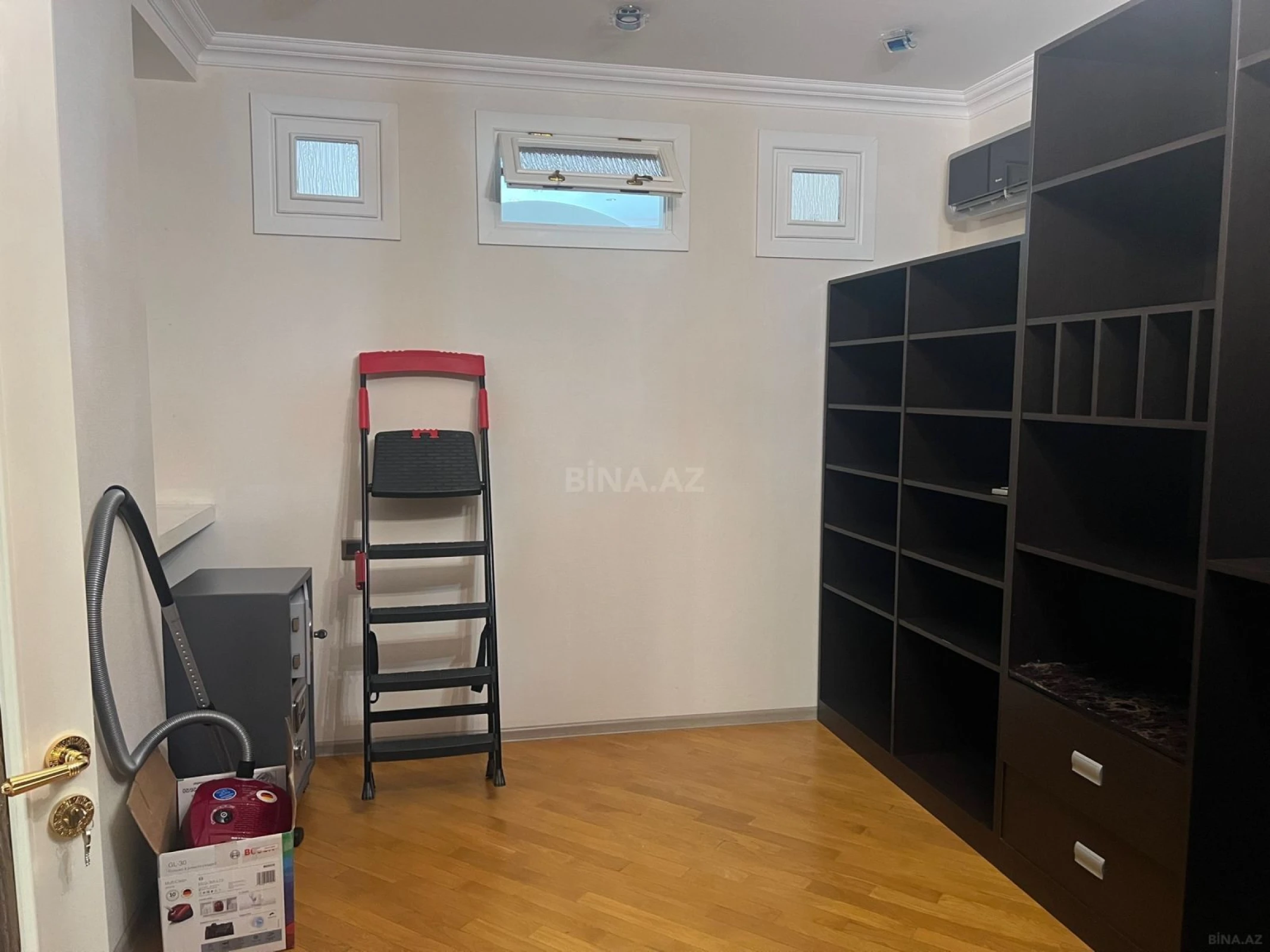 Kirayə verilir 4 otaqlı mənzil 170 m²