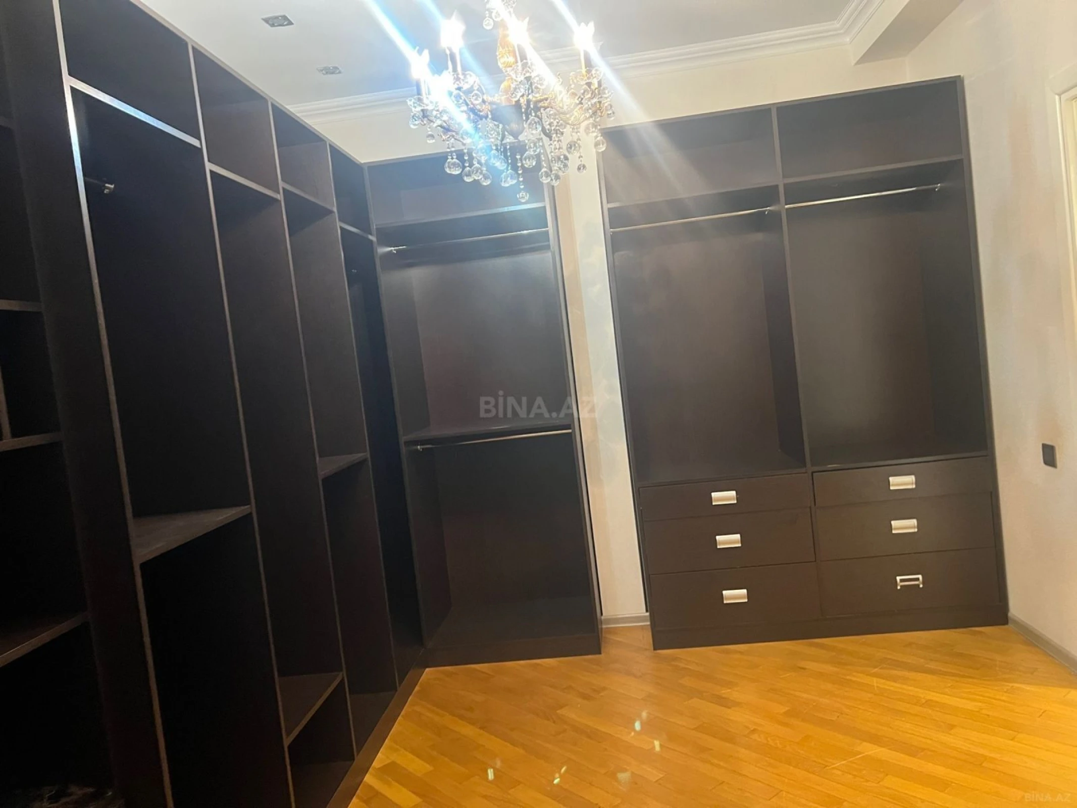 Kirayə verilir 4 otaqlı mənzil 170 m²
