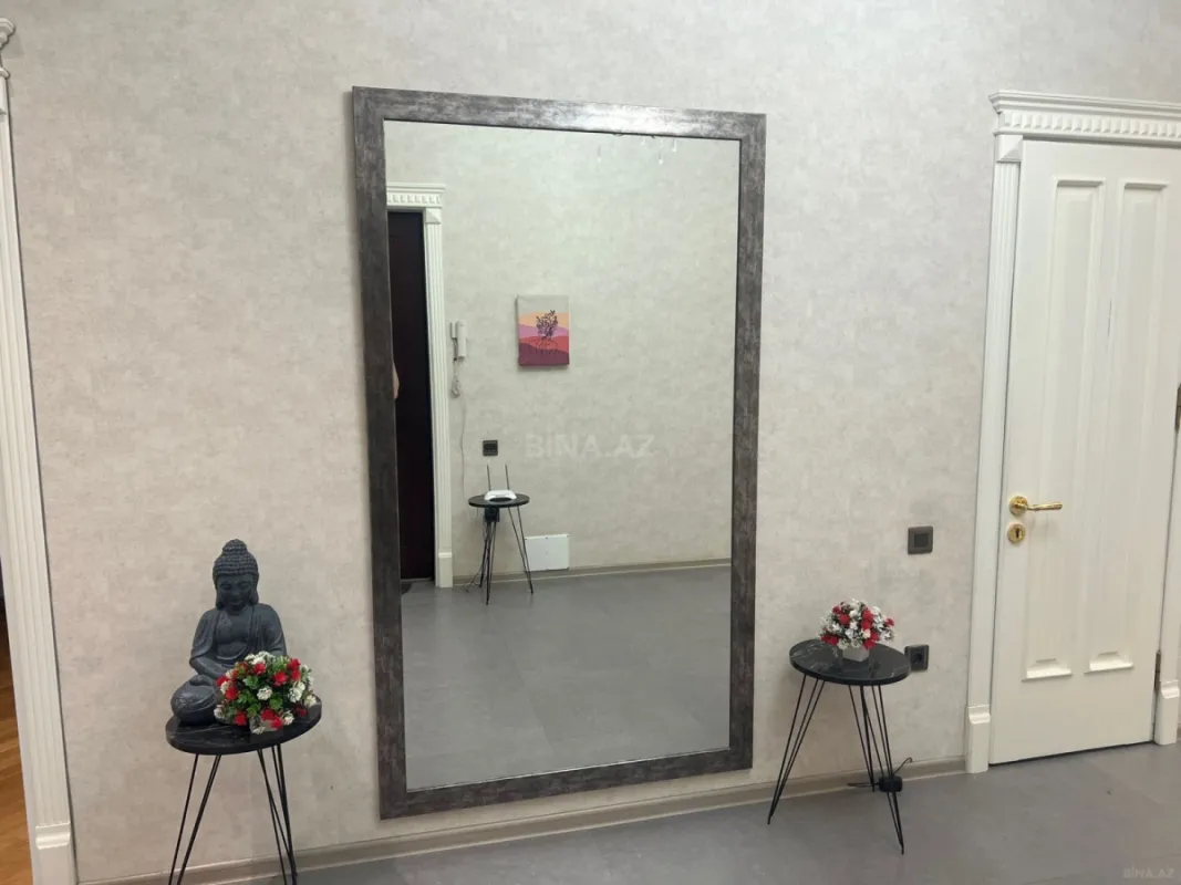 Kirayə verilir 4 otaqlı mənzil 170 m²