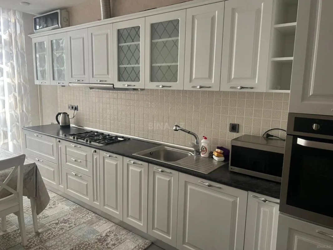 Kirayə verilir 4 otaqlı mənzil 170 m²