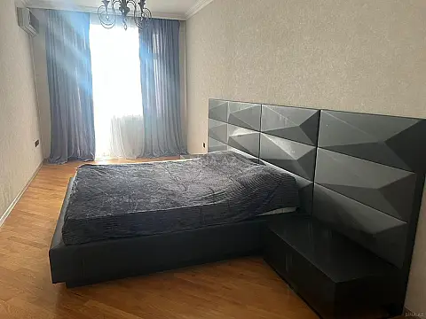 Kirayə verilir 4 otaqlı mənzil 170 m²