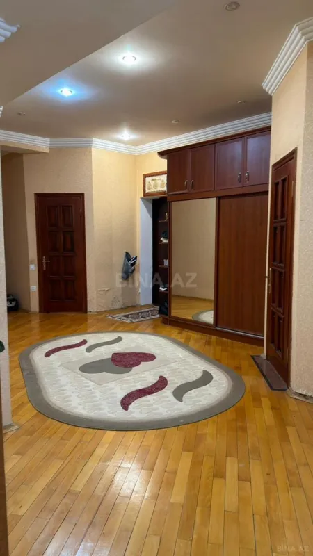 Satılır 3 otaqlı mənzil 160 m²