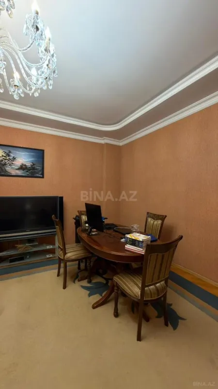 Satılır 3 otaqlı mənzil 160 m²