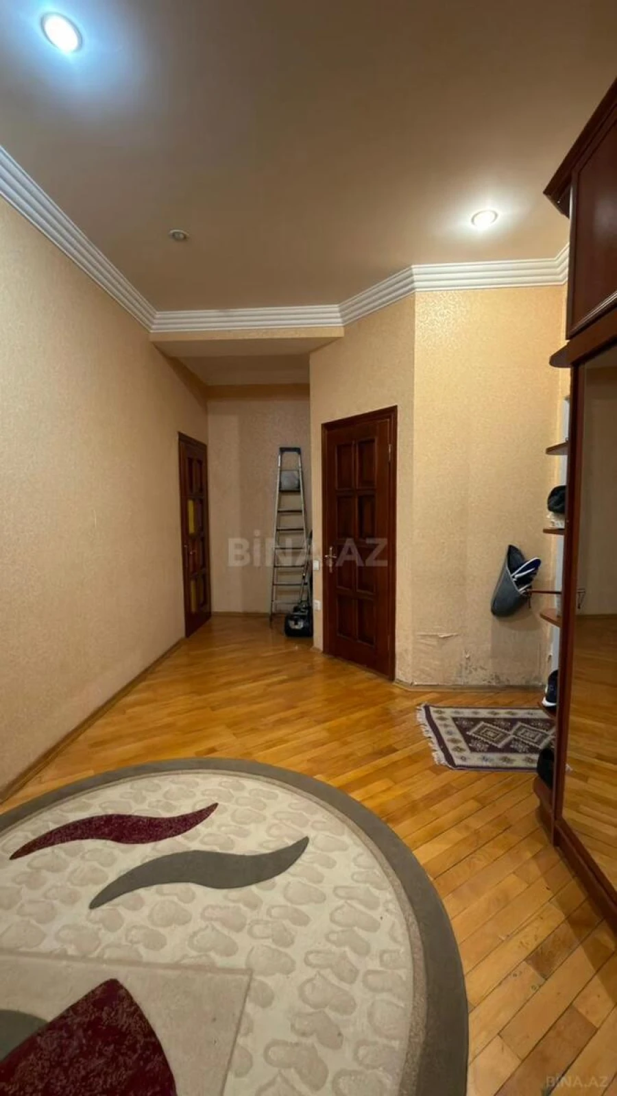 Satılır 3 otaqlı mənzil 160 m²