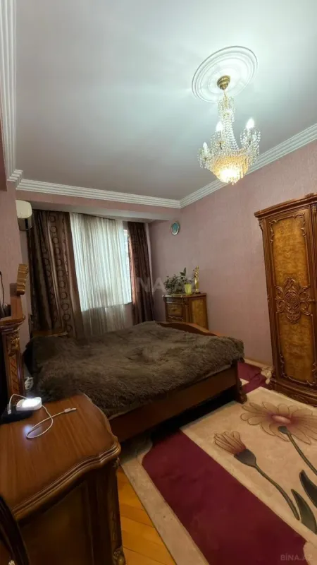 Satılır 3 otaqlı mənzil 160 m²