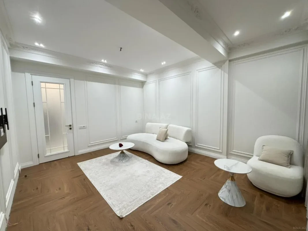 Satılır 4 otaqlı mənzil 140 m²