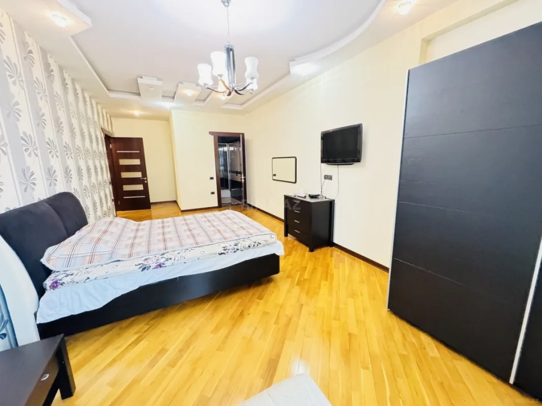 Kirayə verilir 3 otaqlı mənzil 195 m²