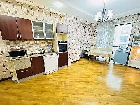 Kirayə verilir 3 otaqlı mənzil 195 m²