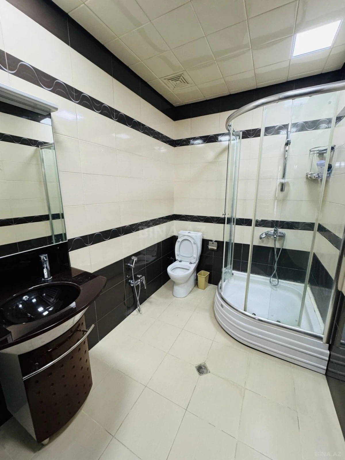Kirayə verilir 3 otaqlı mənzil 195 m²