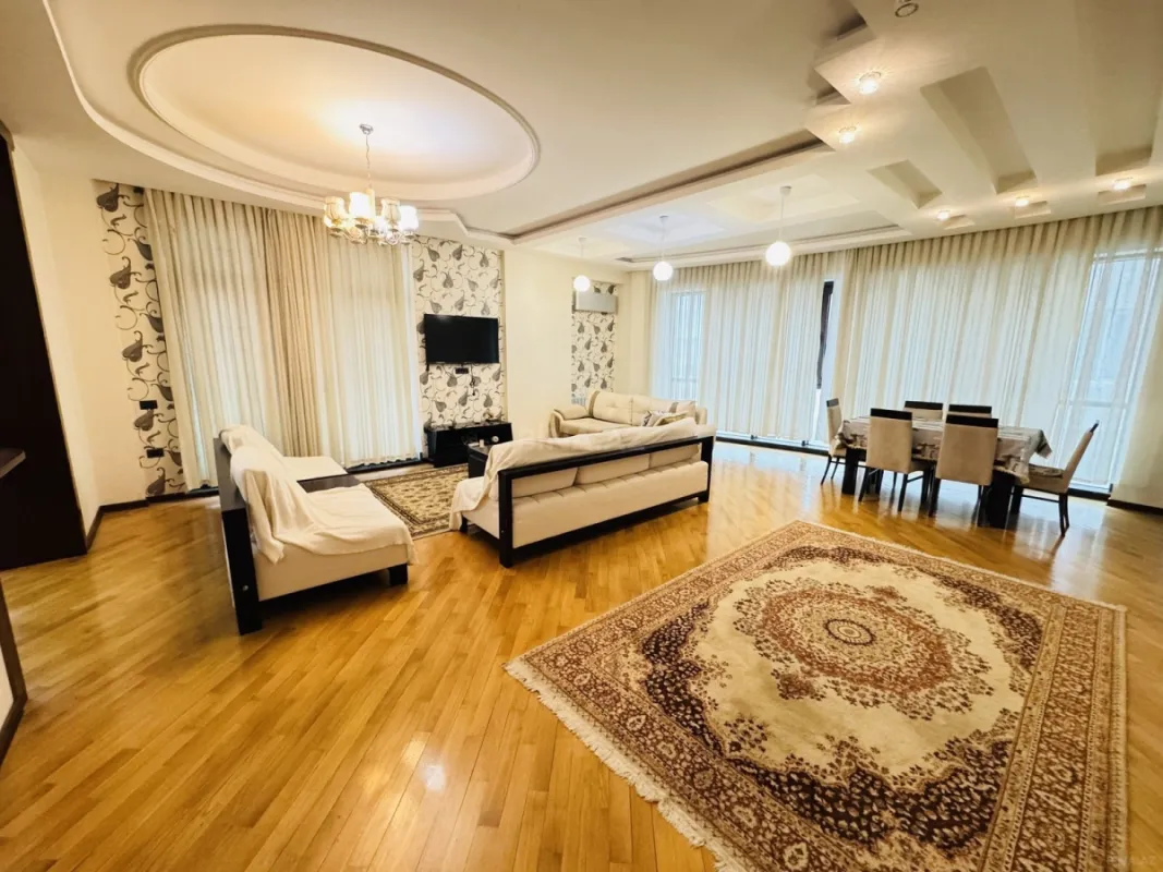 Kirayə verilir 3 otaqlı mənzil 195 m²