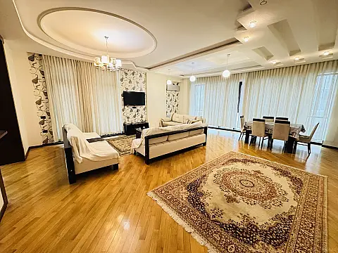 Kirayə verilir 3 otaqlı mənzil 195 m²