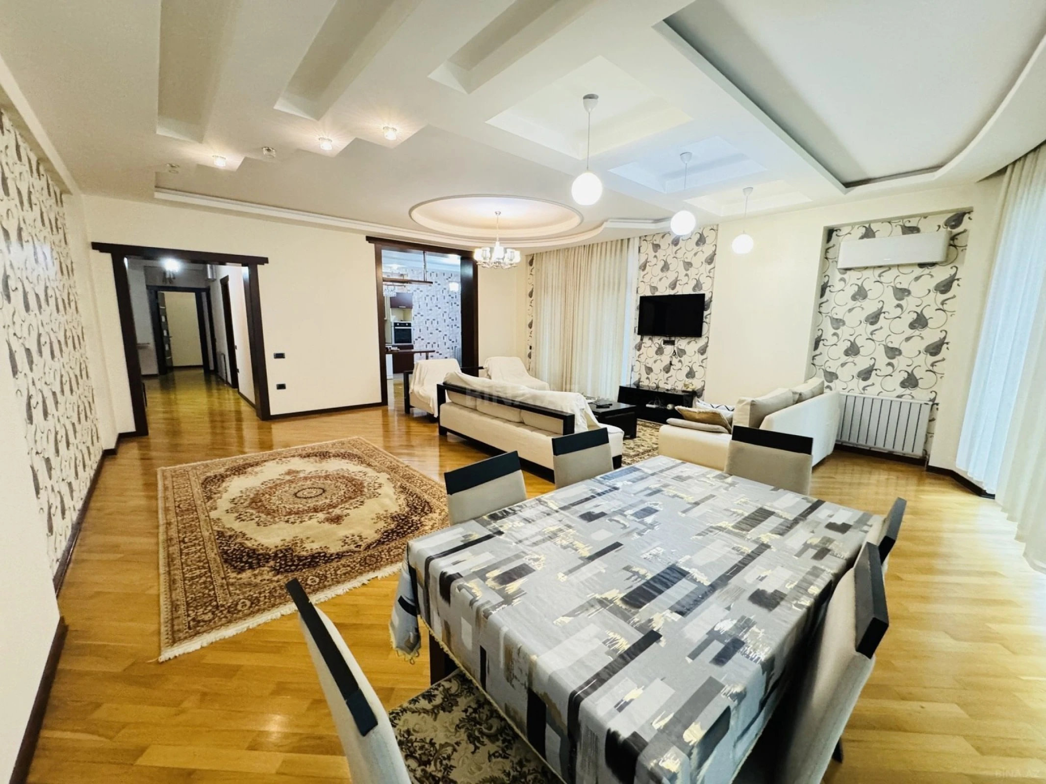 Kirayə verilir 3 otaqlı mənzil 195 m²