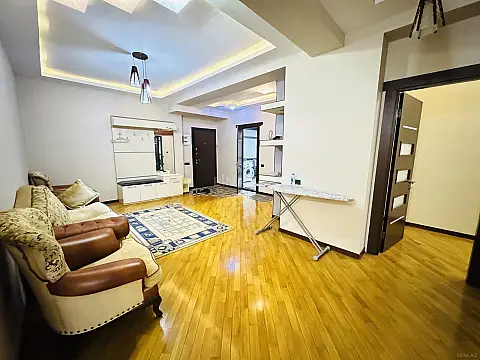 Kirayə verilir 3 otaqlı mənzil 195 m²