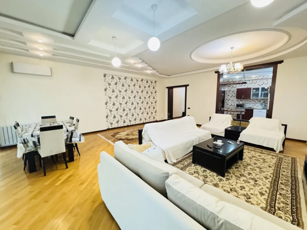 Kirayə verilir 3 otaqlı mənzil 195 m²