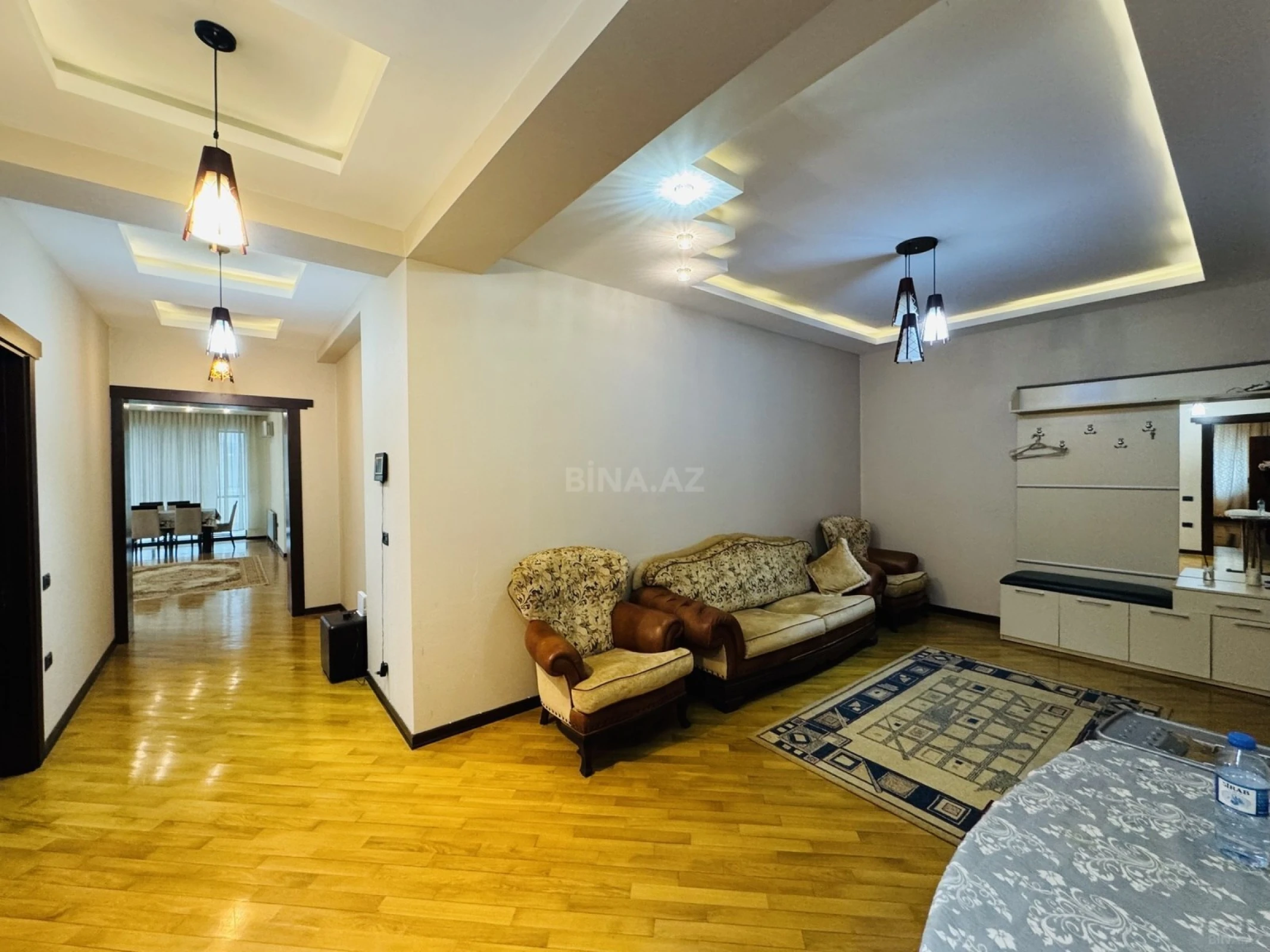Kirayə verilir 3 otaqlı mənzil 195 m²