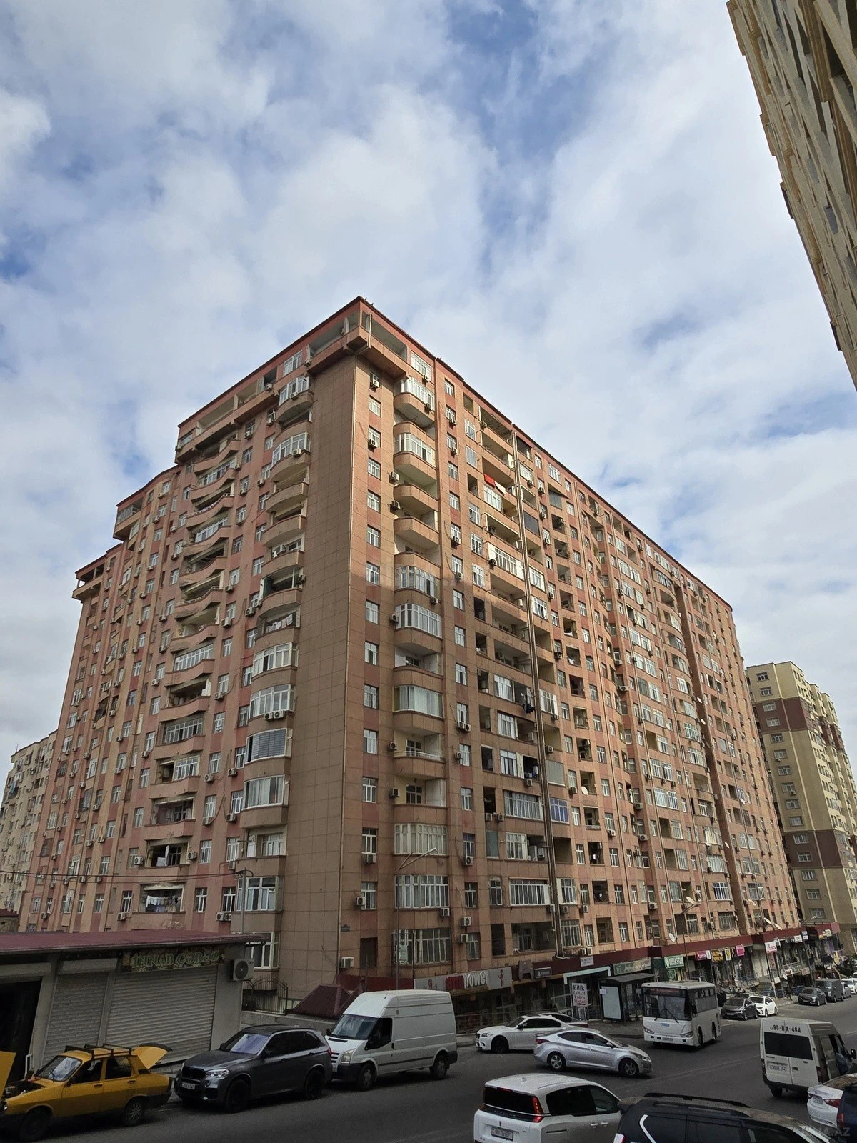 Satılır 3 otaqlı mənzil 125 m²