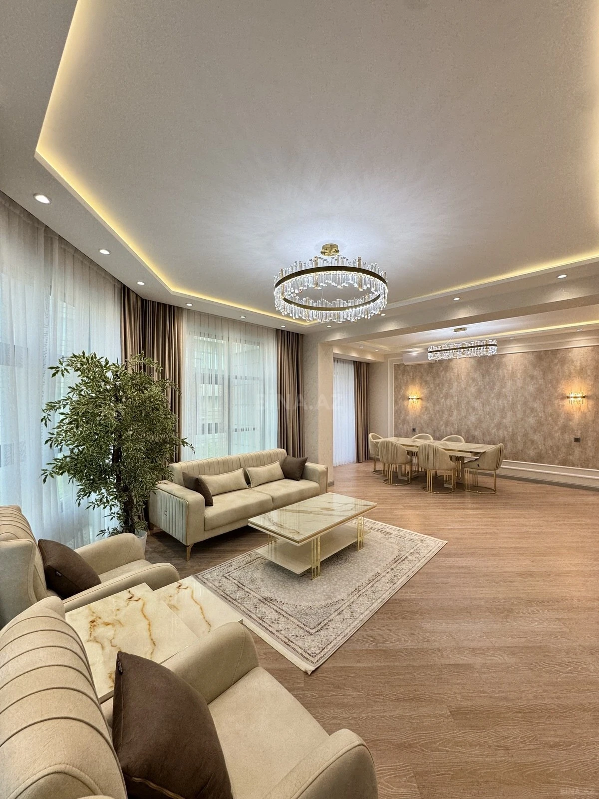 Satılır 3 otaqlı mənzil 143 m²